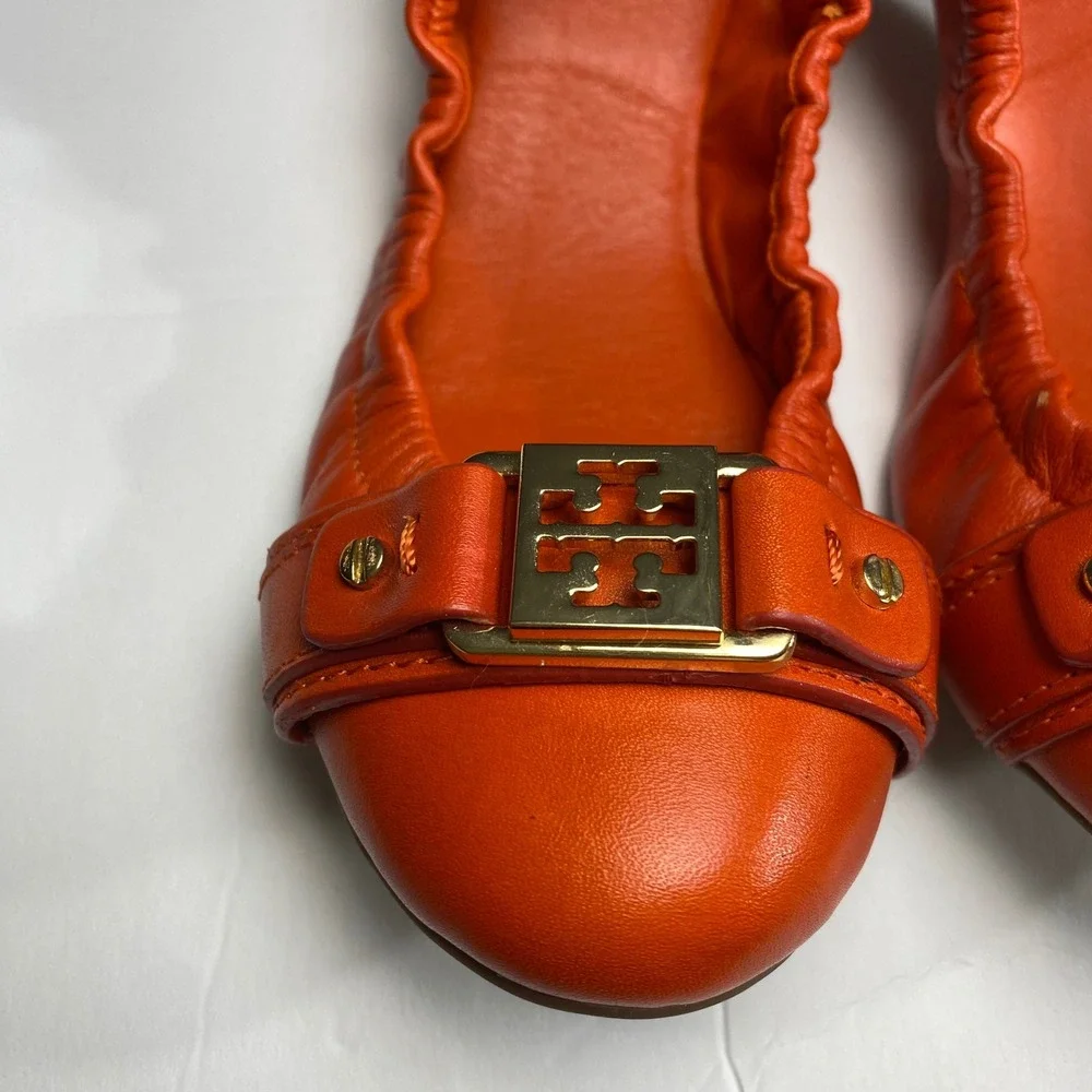 Tory Burch Ambrose Gold Logo Reva Cap‎ Toe Ballet Flats Orange Leather Size 5.5